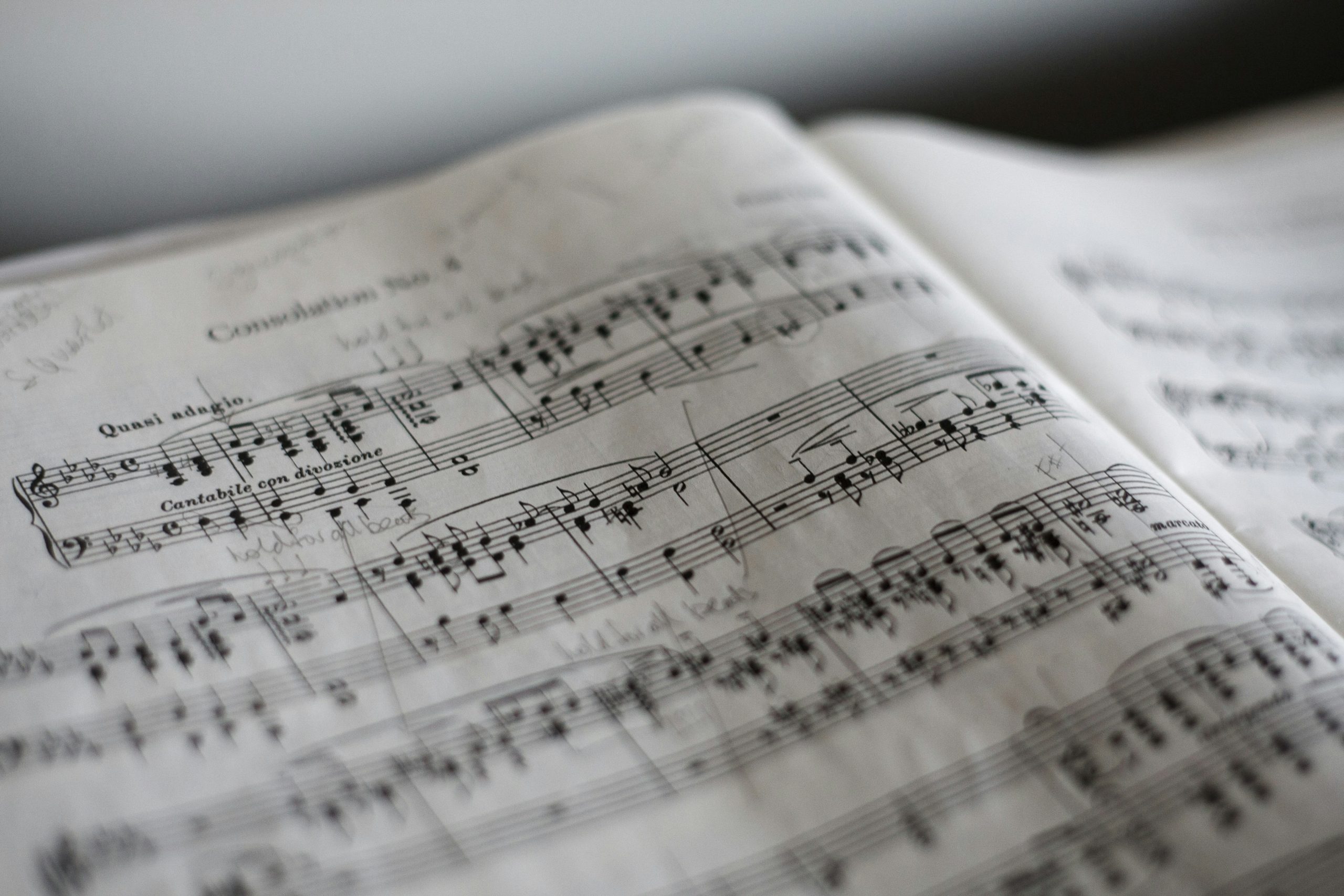 Les 5 Meilleurs Livres d'Analyse de Partitions et Libretti d'Opéra Classique